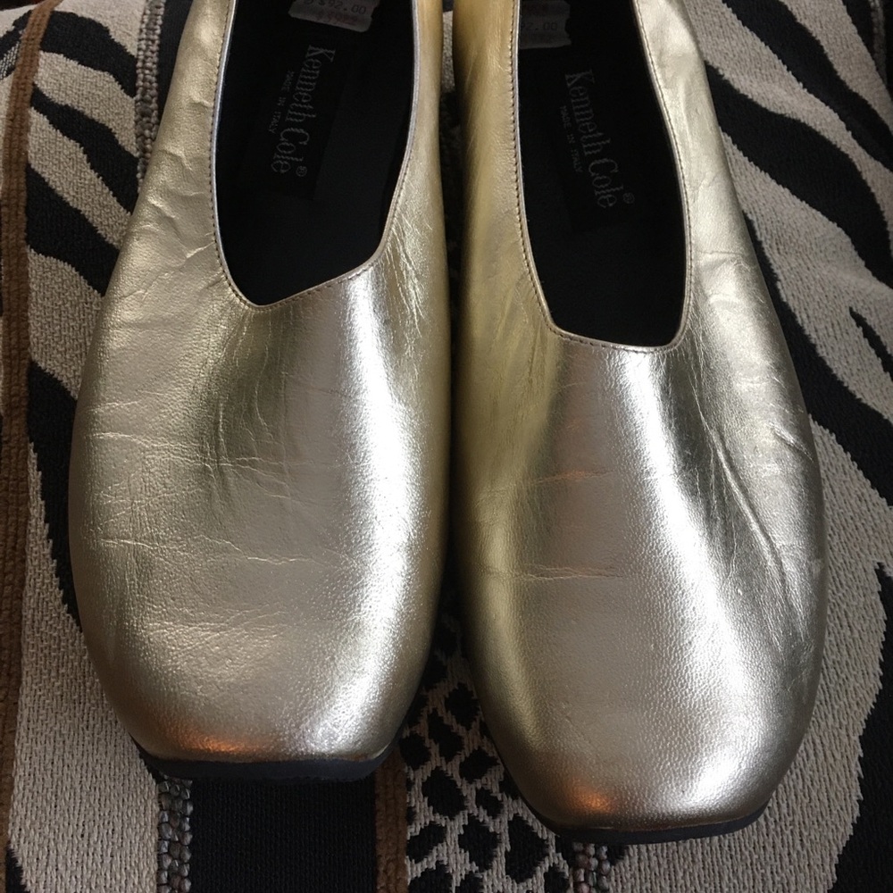 NWOT Kenneth Cole  fun gold metallic leather flats